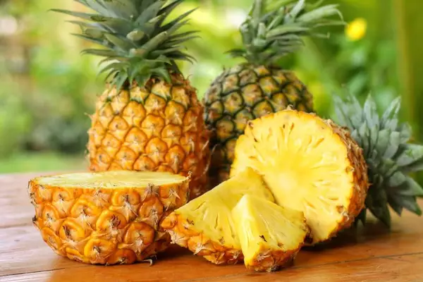 Suco detox termogênico e diurético com abacaxi