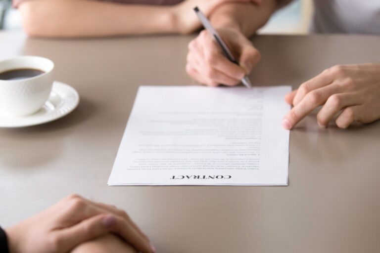 Assinatura de contrato de emprestimo ou financiamento